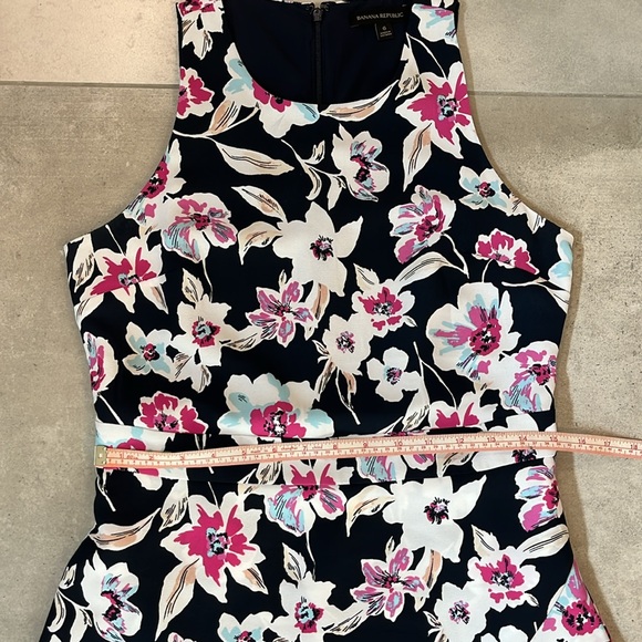 Like new, Banana Republic Dress - Picture 8 of 8